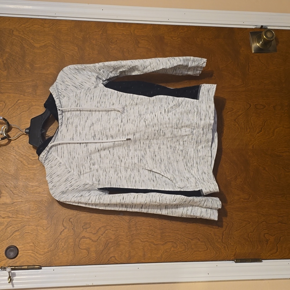 Hooded shirt